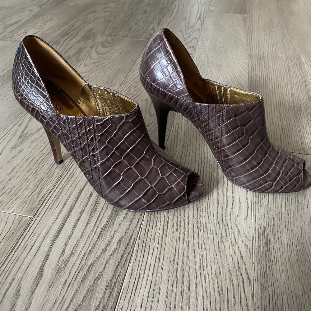 Guess heels